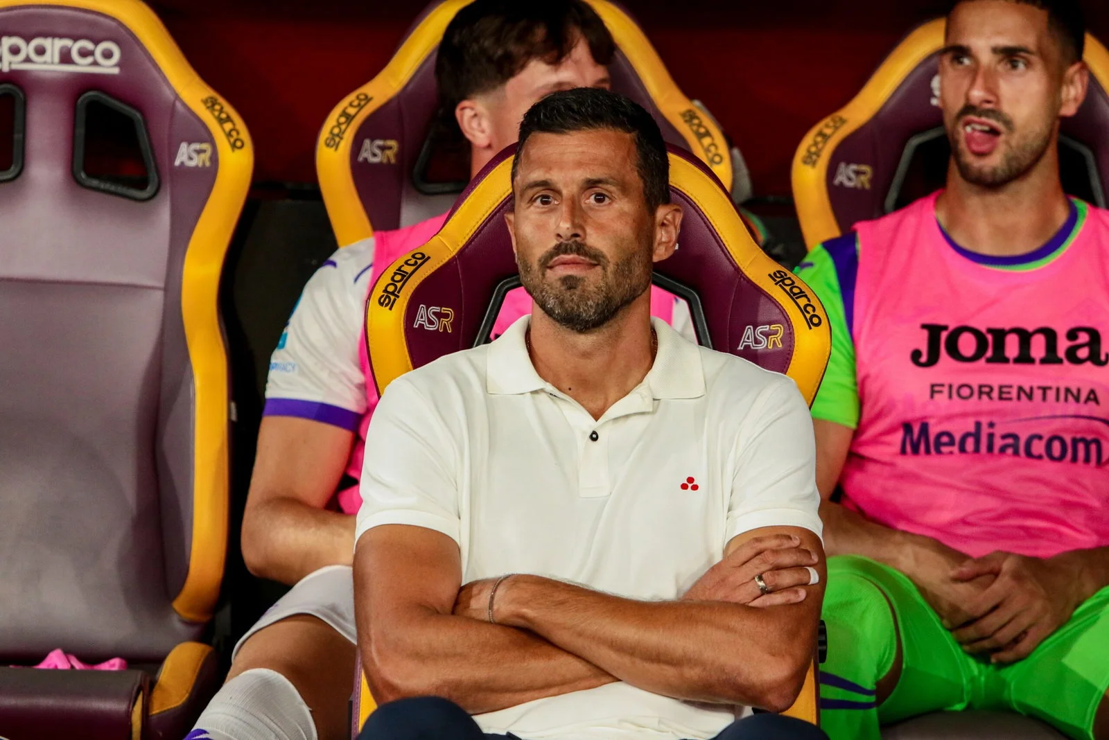 Image of Fabio Grosso managing Fiorentina away to AS Roma