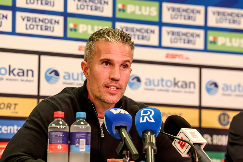 Van Persie to Nottingham Forest and Slot to Tottenham – What’s being said in Netherlands